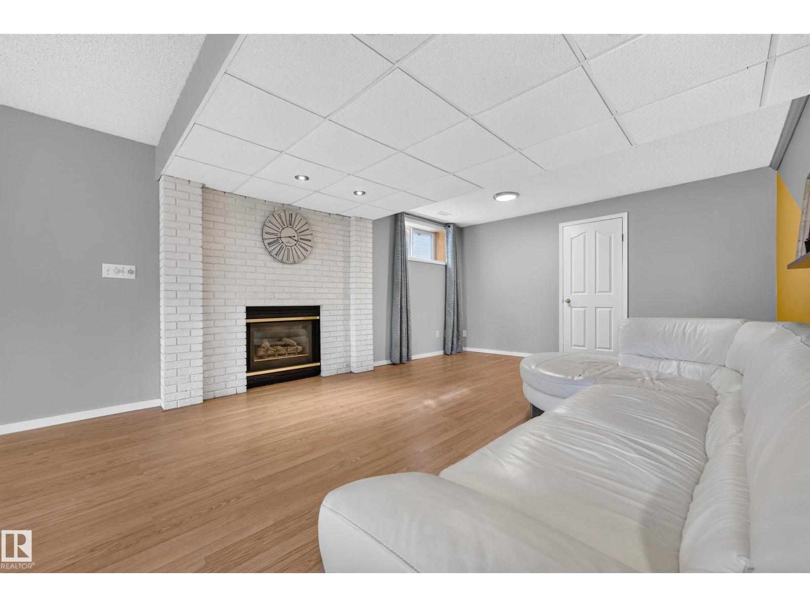 42 CHARLTON CR - Image 50
