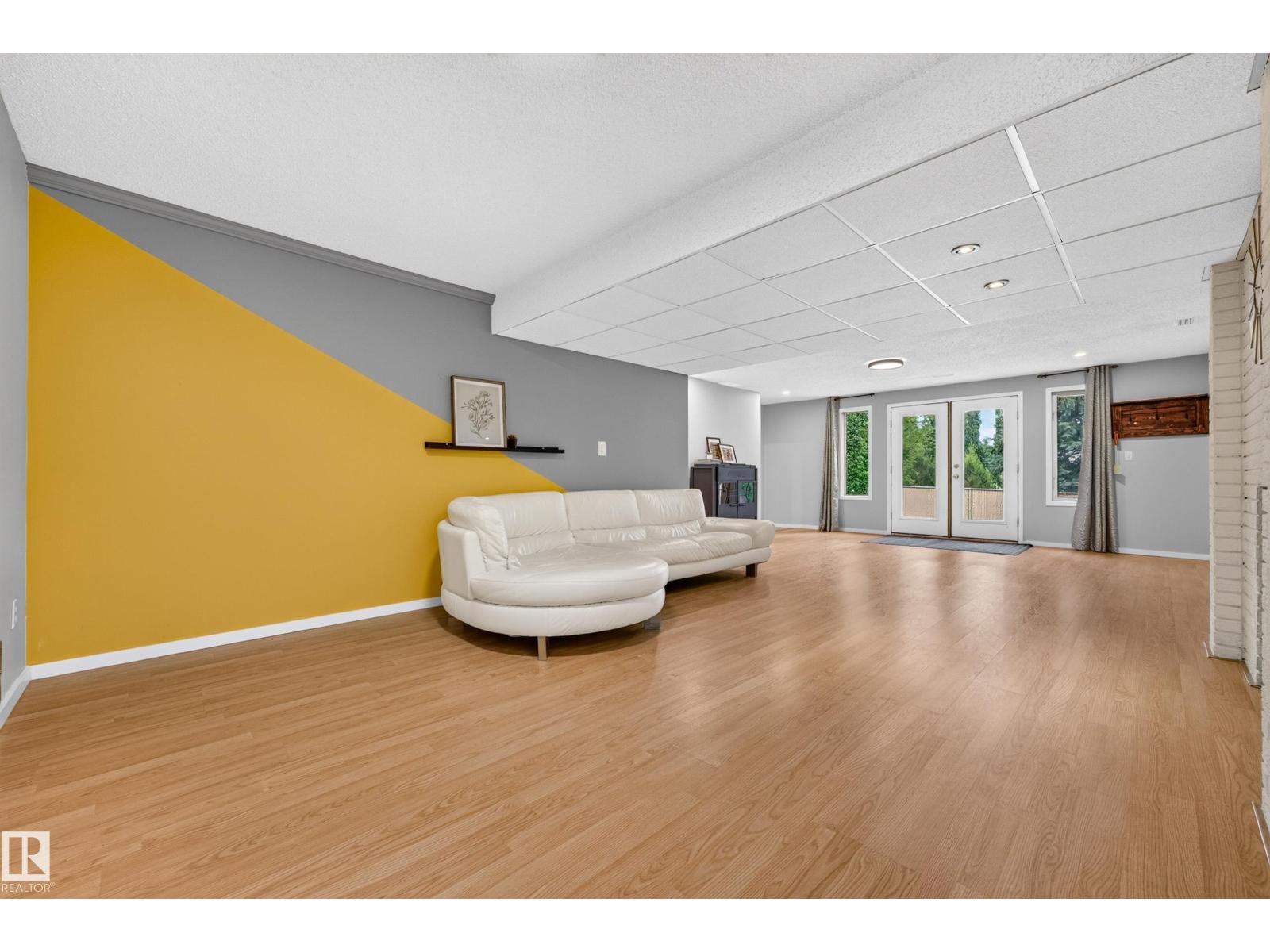 42 CHARLTON CR - Image 52