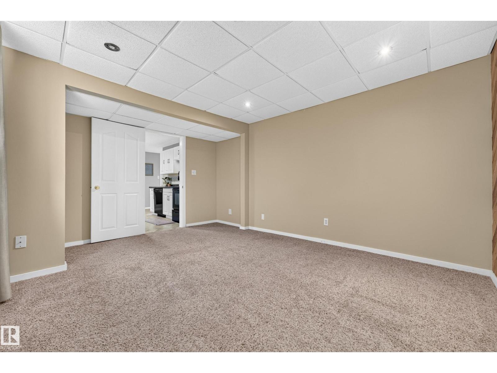 42 CHARLTON CR - Image 55