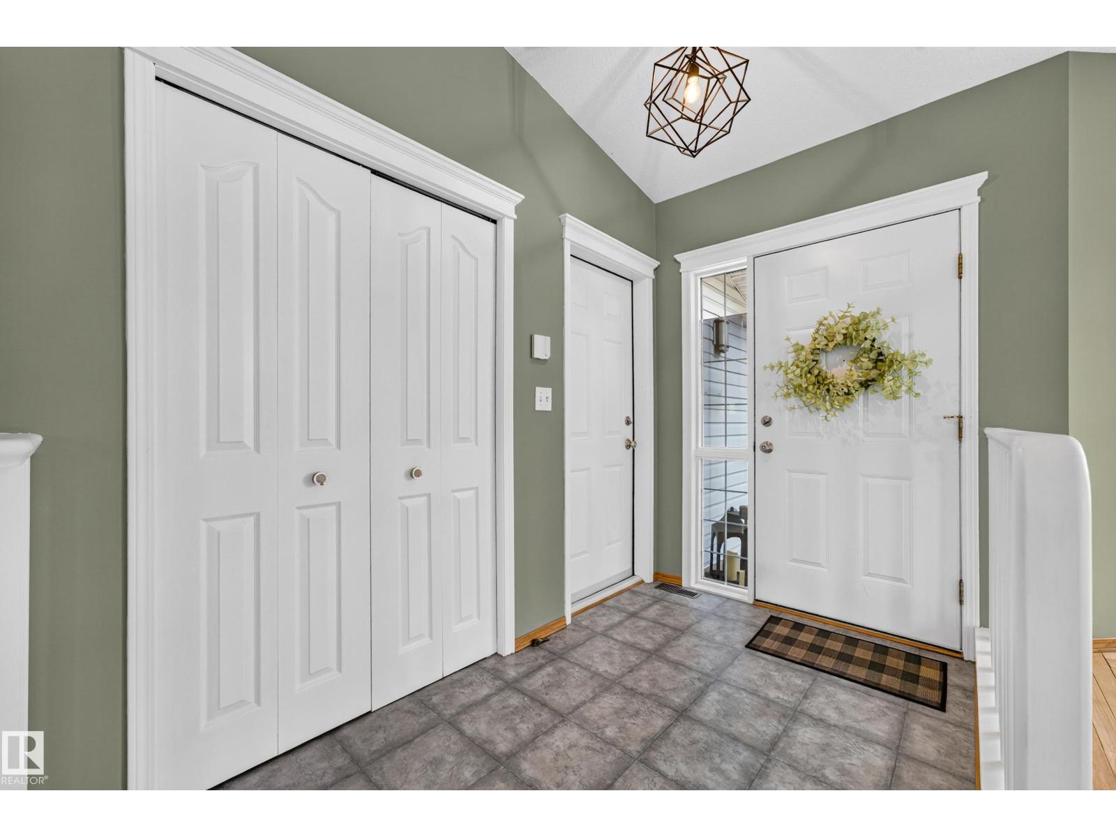 42 CHARLTON CR - Image 6