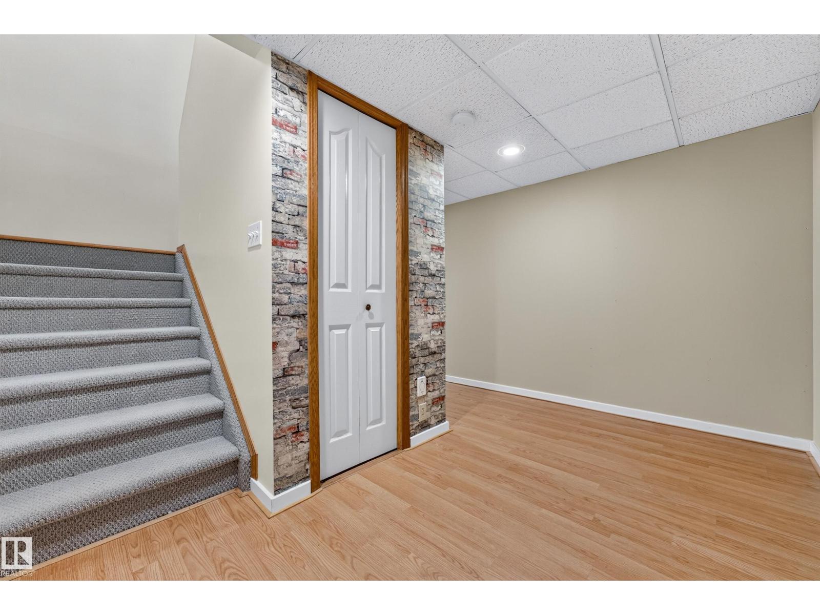 42 CHARLTON CR - Image 60