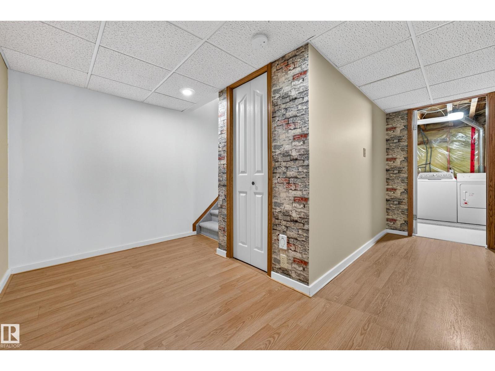42 CHARLTON CR - Image 61