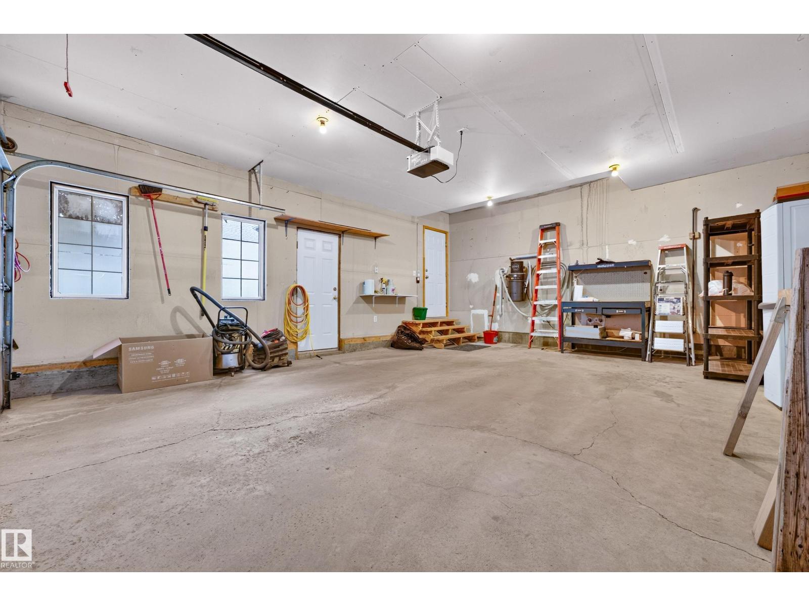 42 CHARLTON CR - Image 63