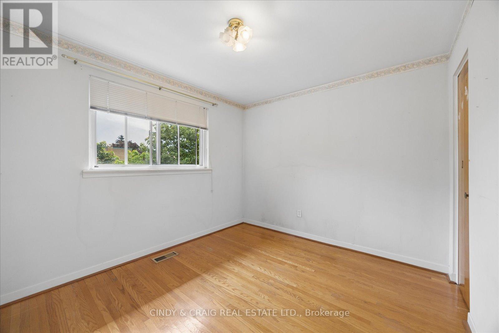 75 LOCHLEVEN DRIVE - 11