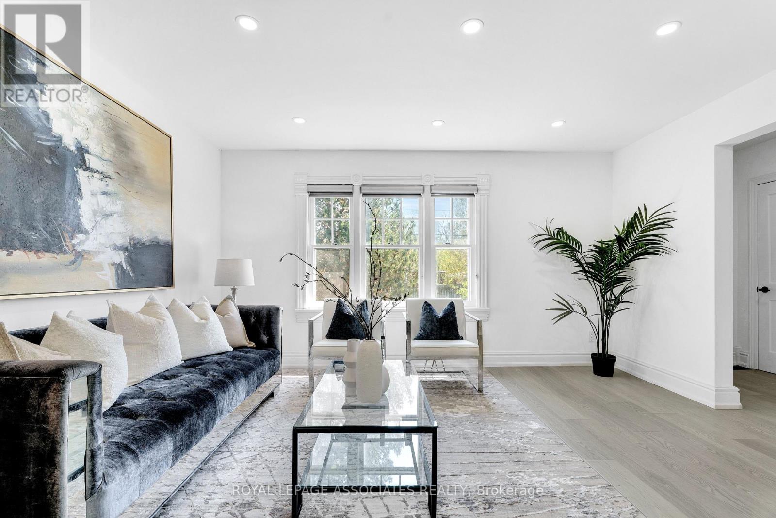 42 ROSSLAND ROAD W - 10