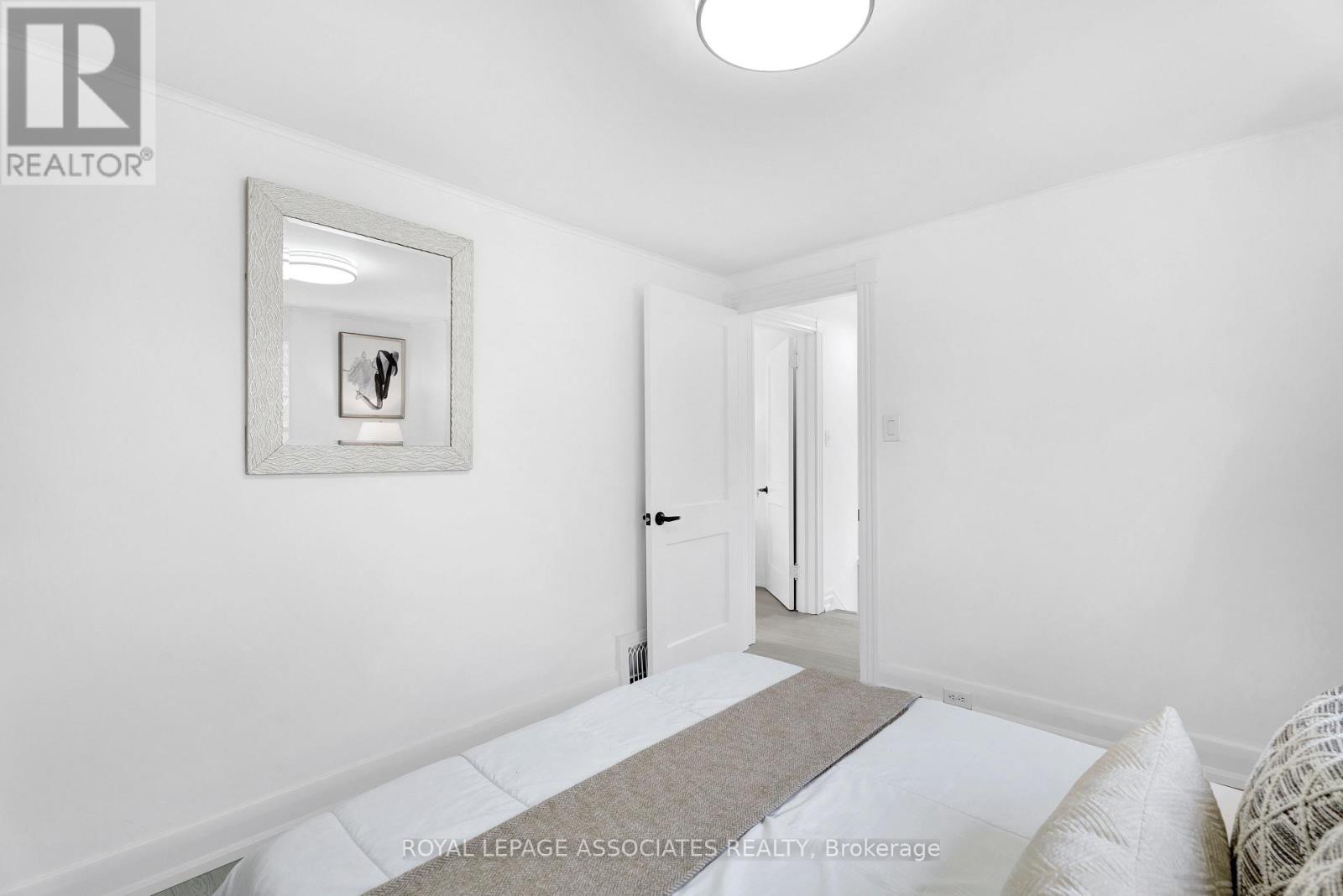 42 ROSSLAND ROAD W - 28