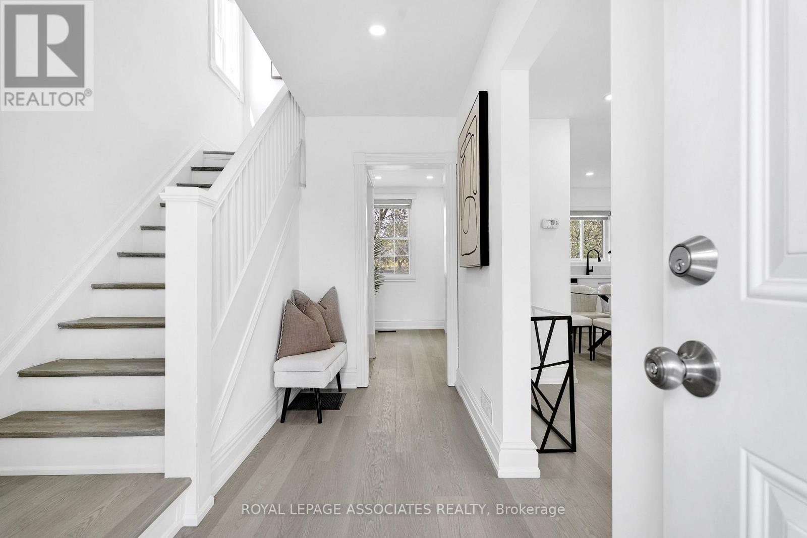 42 ROSSLAND ROAD W - 3
