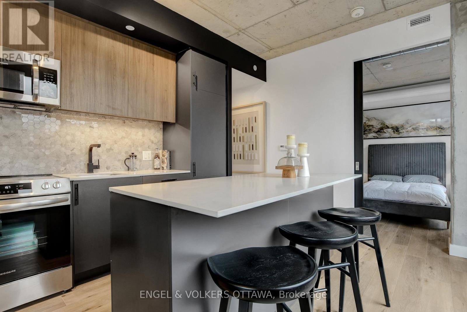 #405 10 JAMES STREET - 12