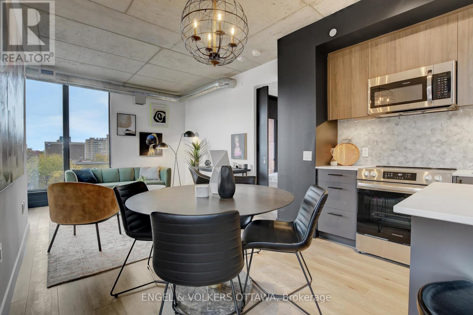 #405 10 JAMES STREET - 13
