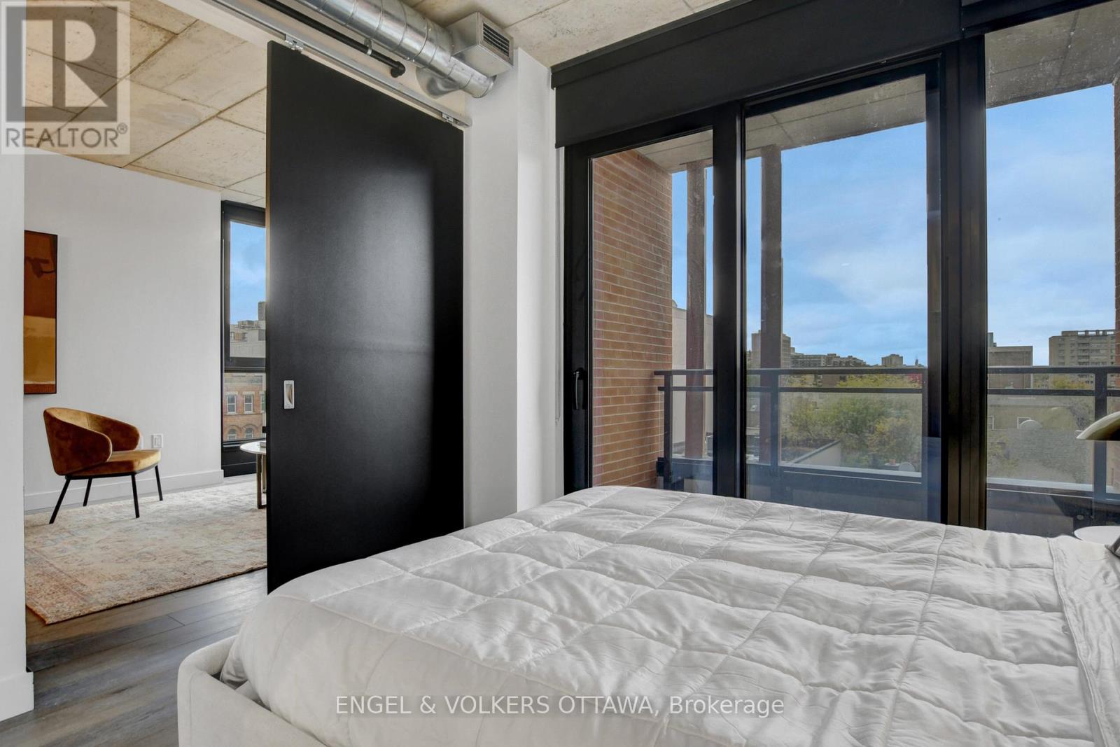 #405 10 JAMES STREET - 22