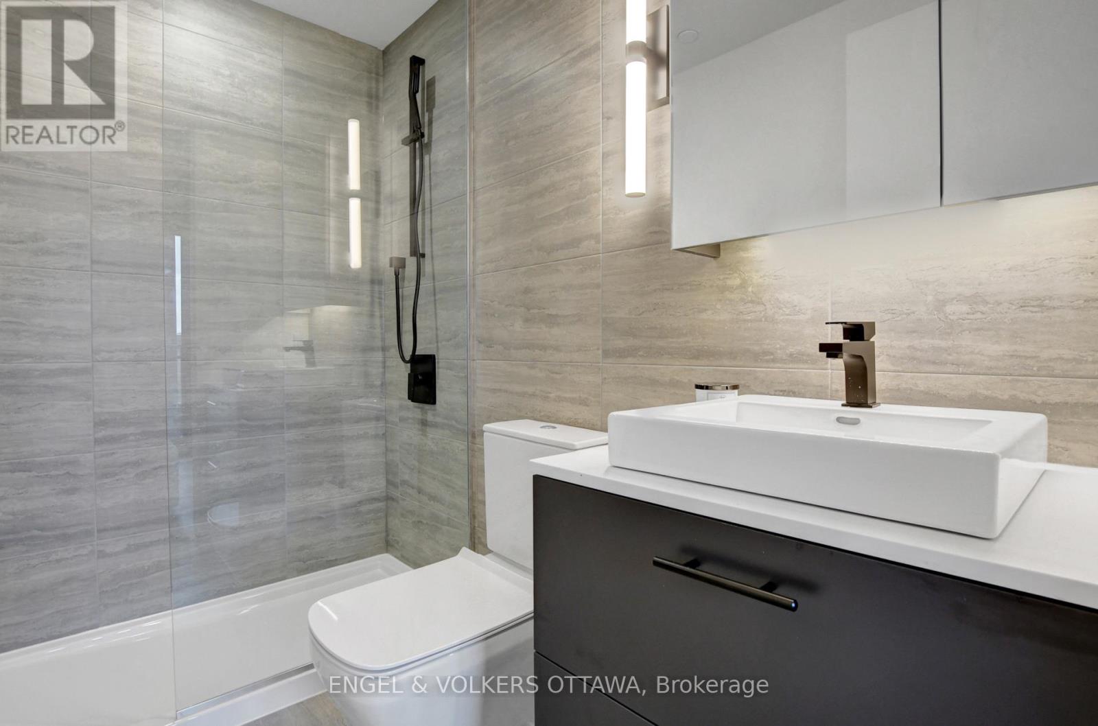 #405 10 JAMES STREET - 24
