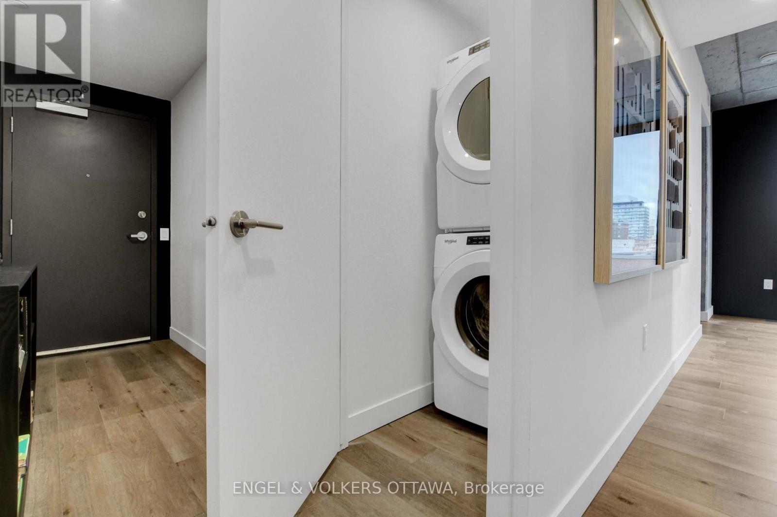 #405 10 JAMES STREET - 32