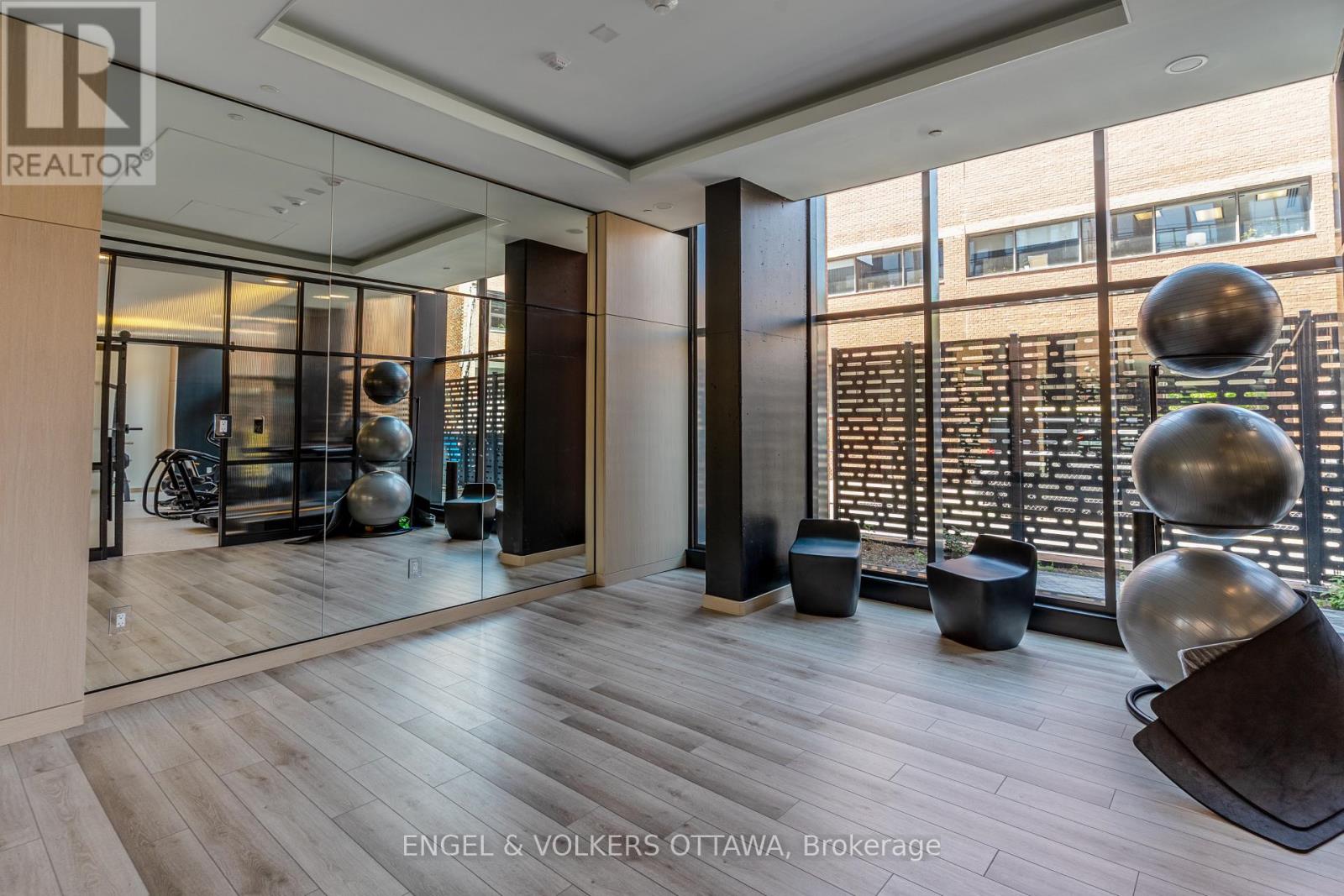 #405 10 JAMES STREET - 43