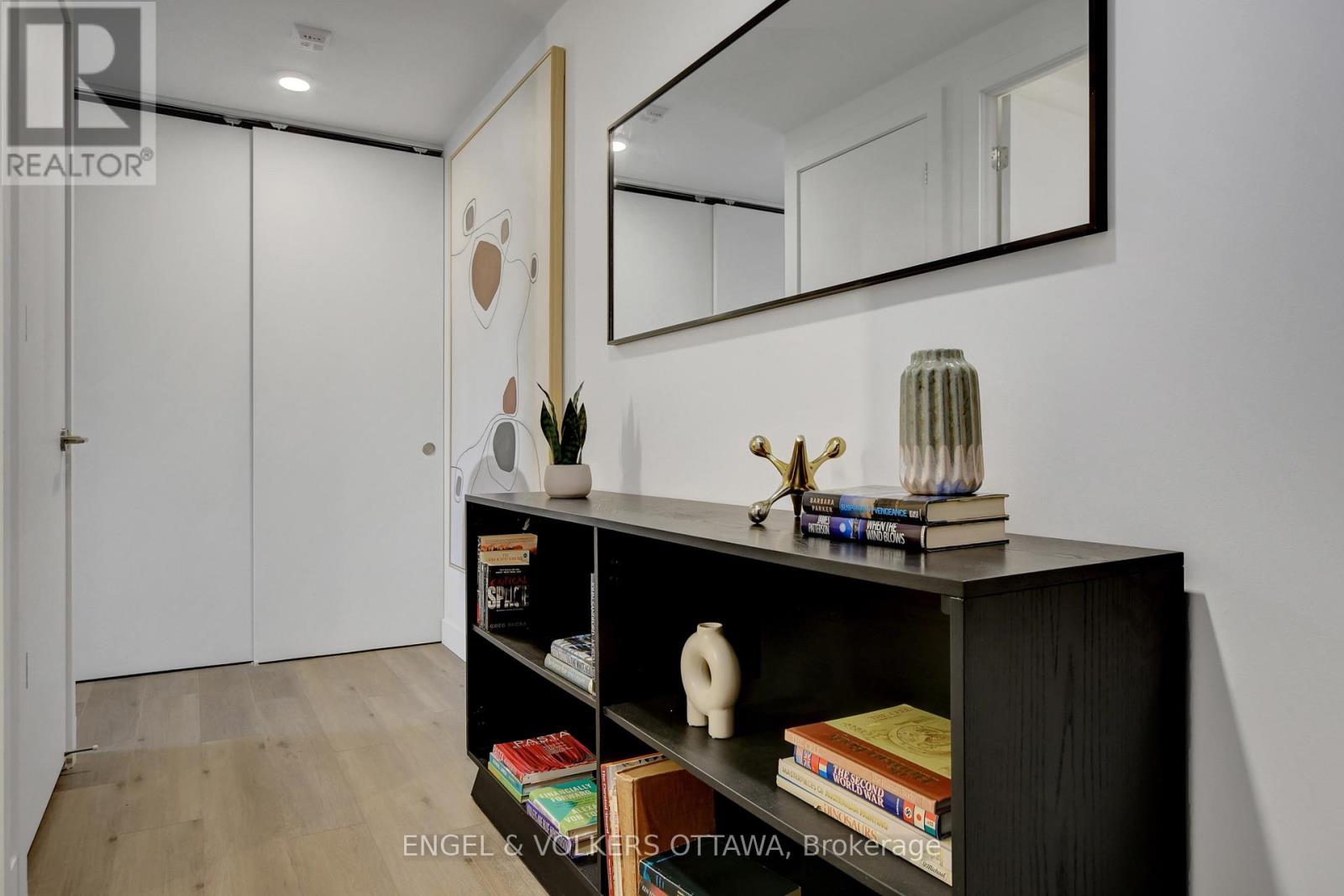 #405 10 JAMES STREET - 8