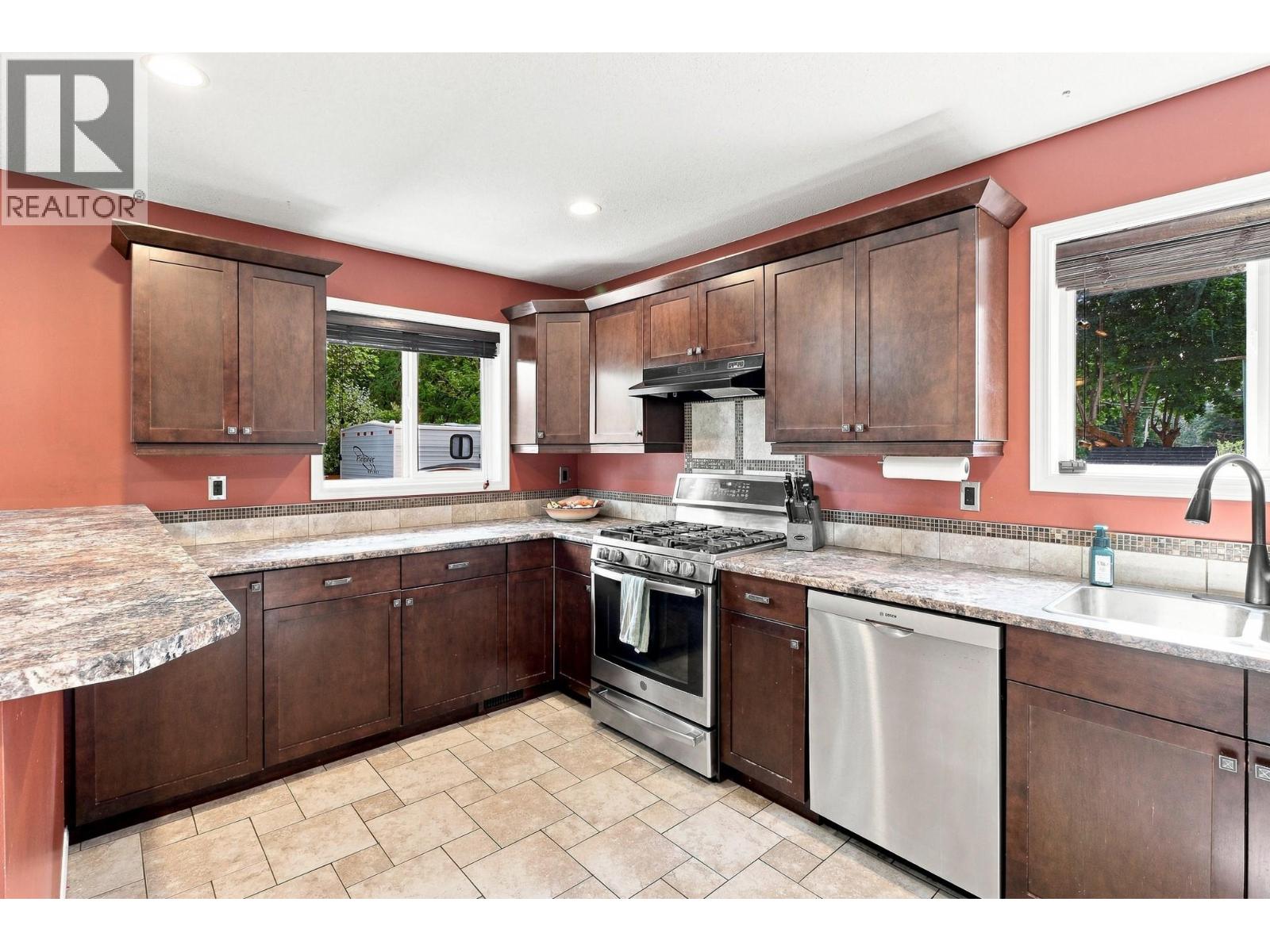 326 STILES Street - 10