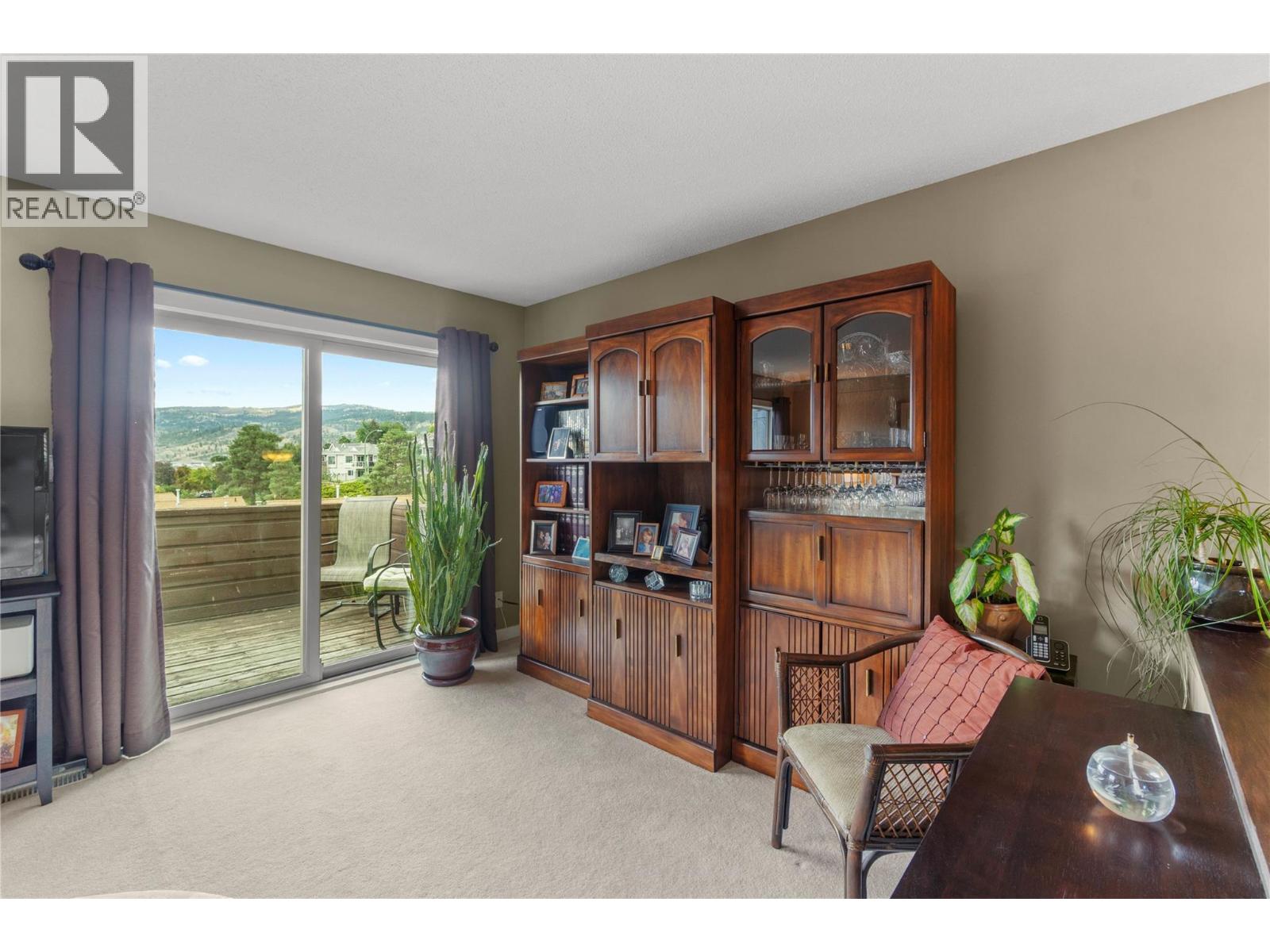 #30 290 PEMBERTON Terrace - 4