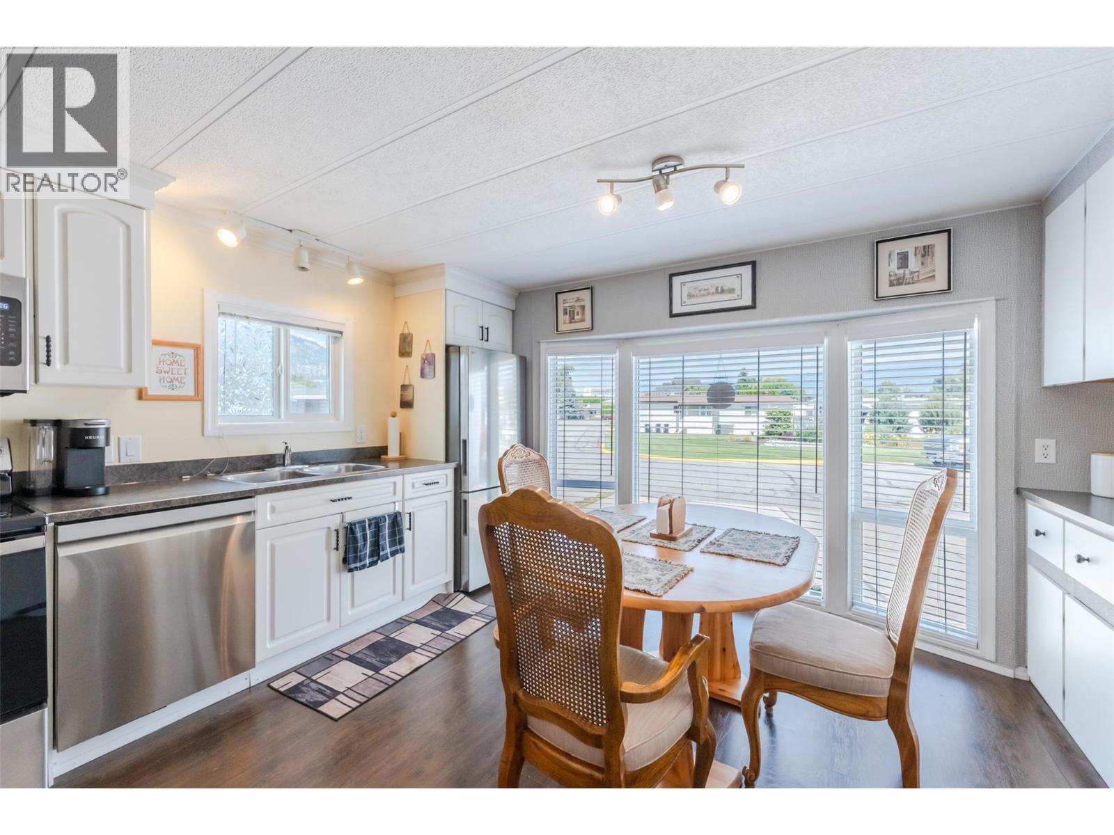 #61 999 Burnaby Avenue - 9
