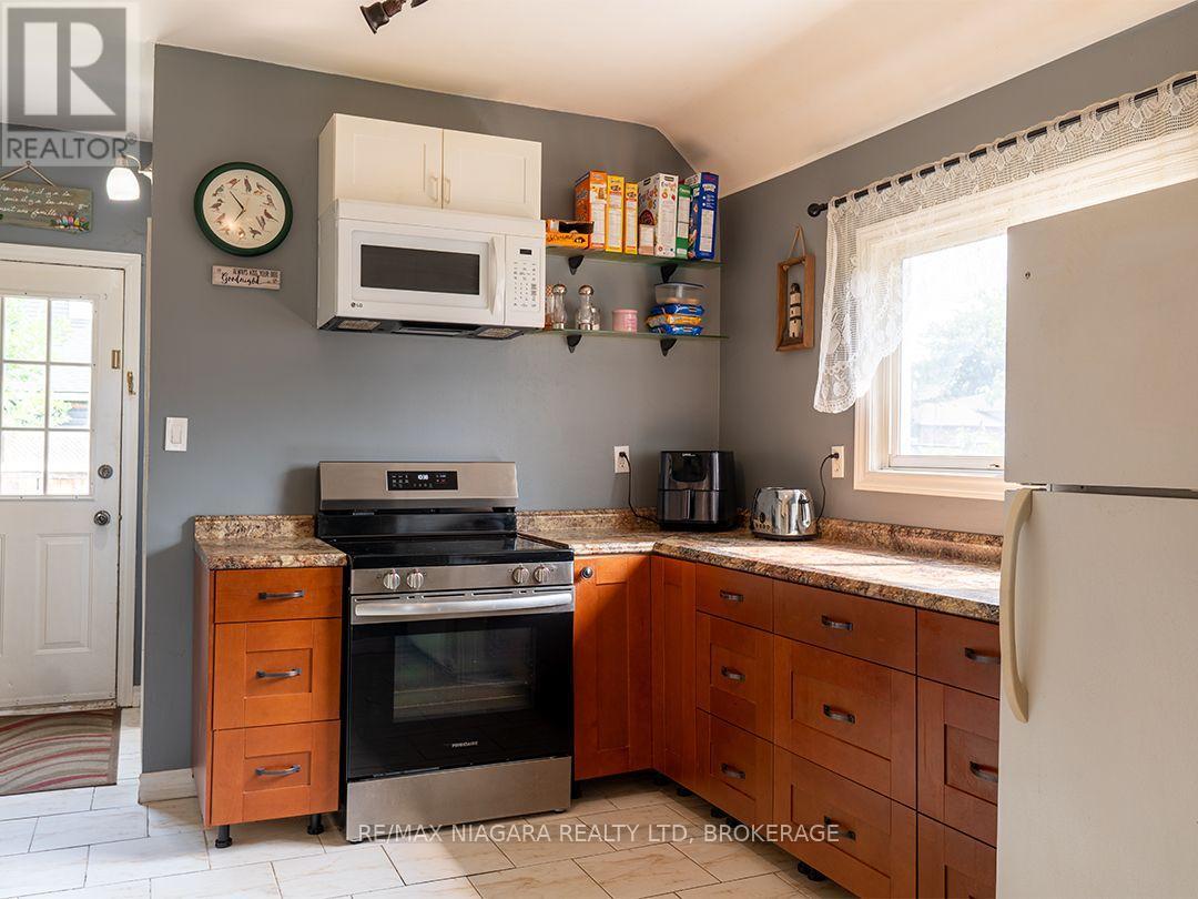 357 MAIN STREET W - 10
