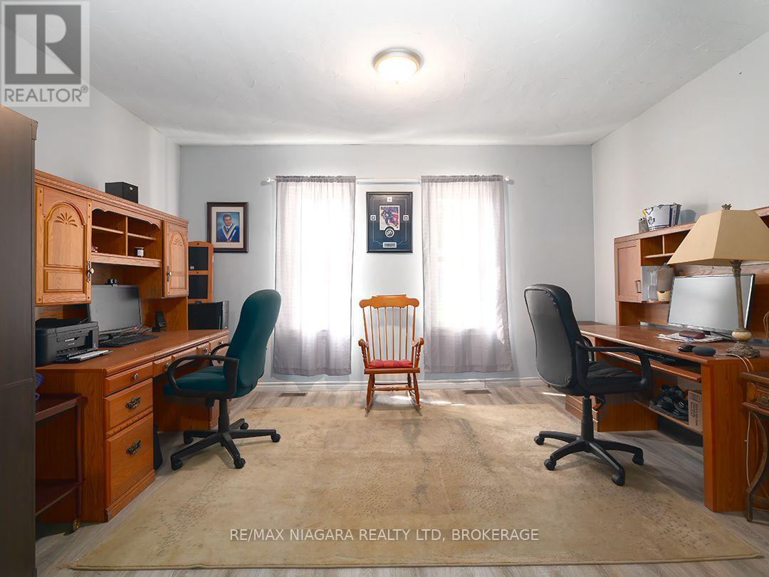357 MAIN STREET W - 11