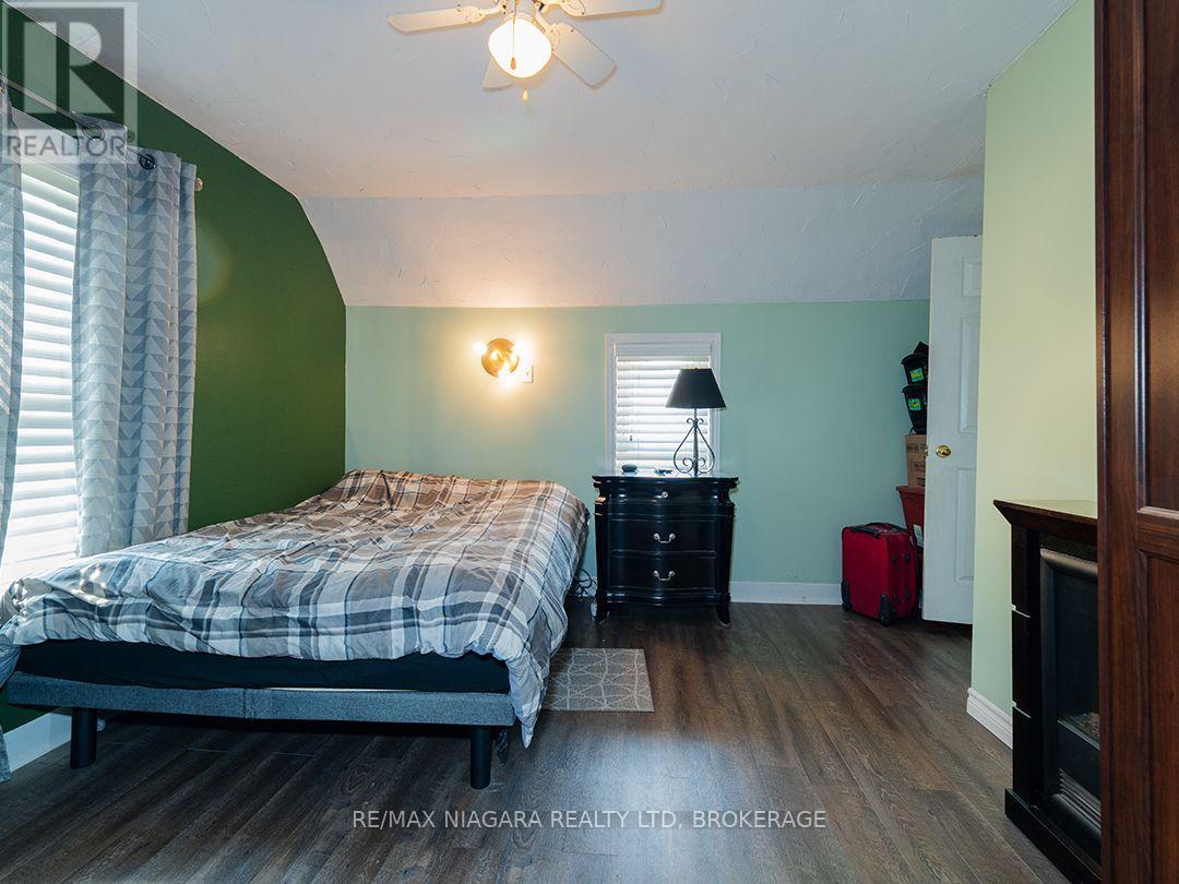 357 MAIN STREET W - 17