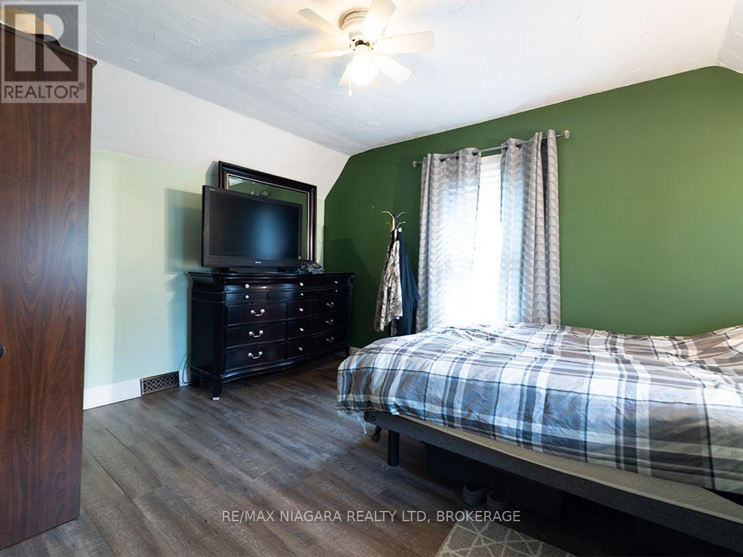 357 MAIN STREET W - 18