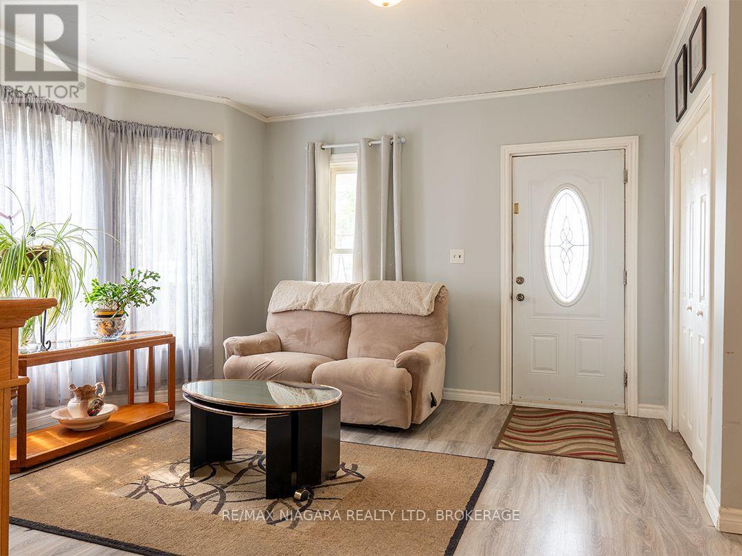 357 MAIN STREET W - 5