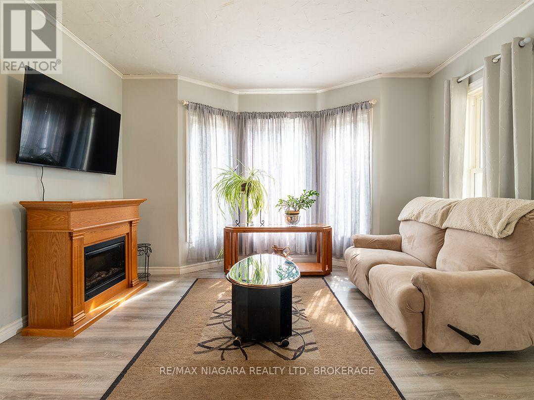 357 MAIN STREET W - 6