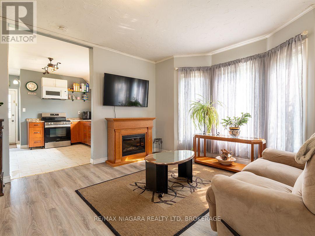 357 MAIN STREET W - 7