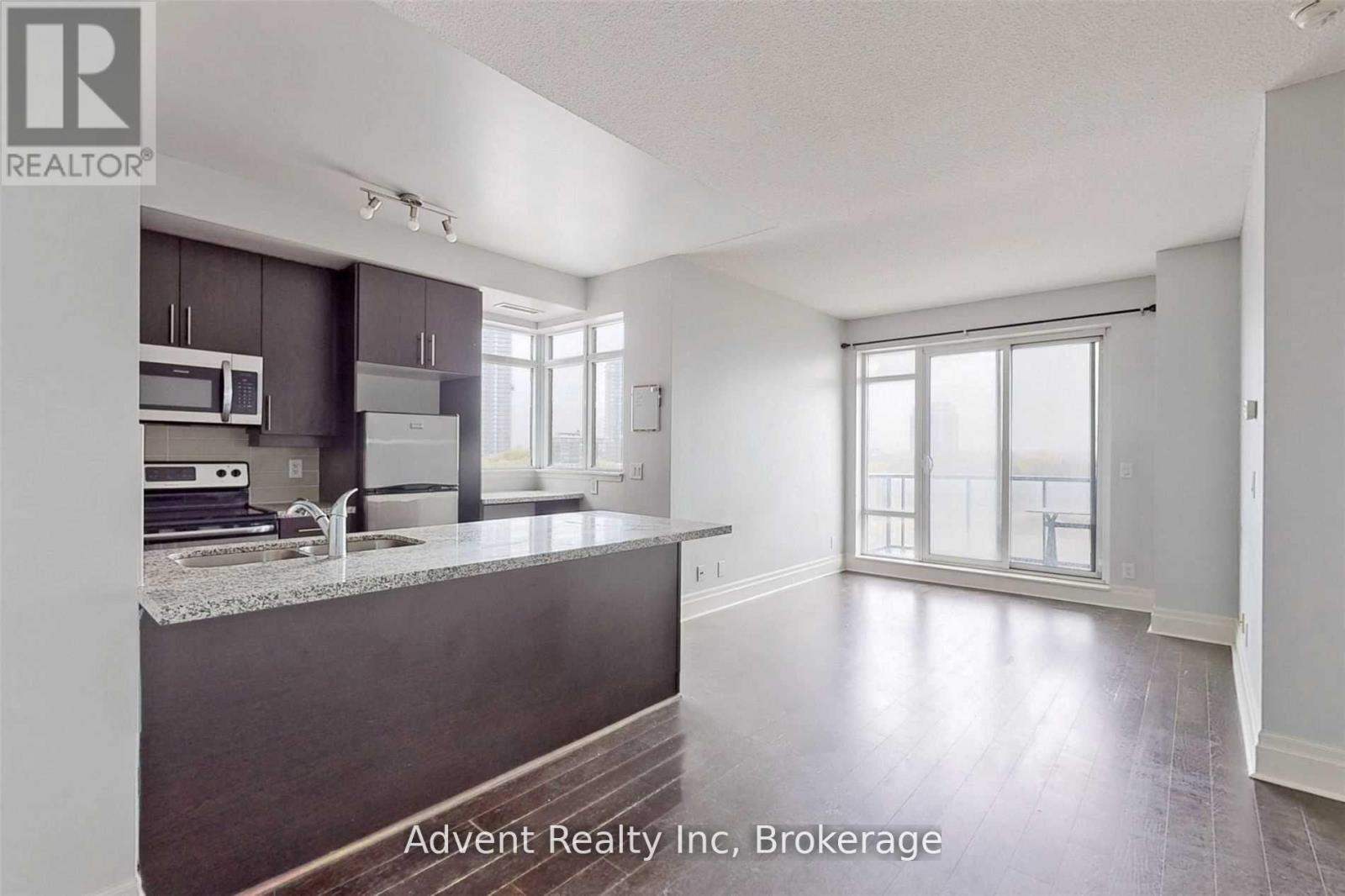 505 - 131 UPPER DUKE CRESCENT