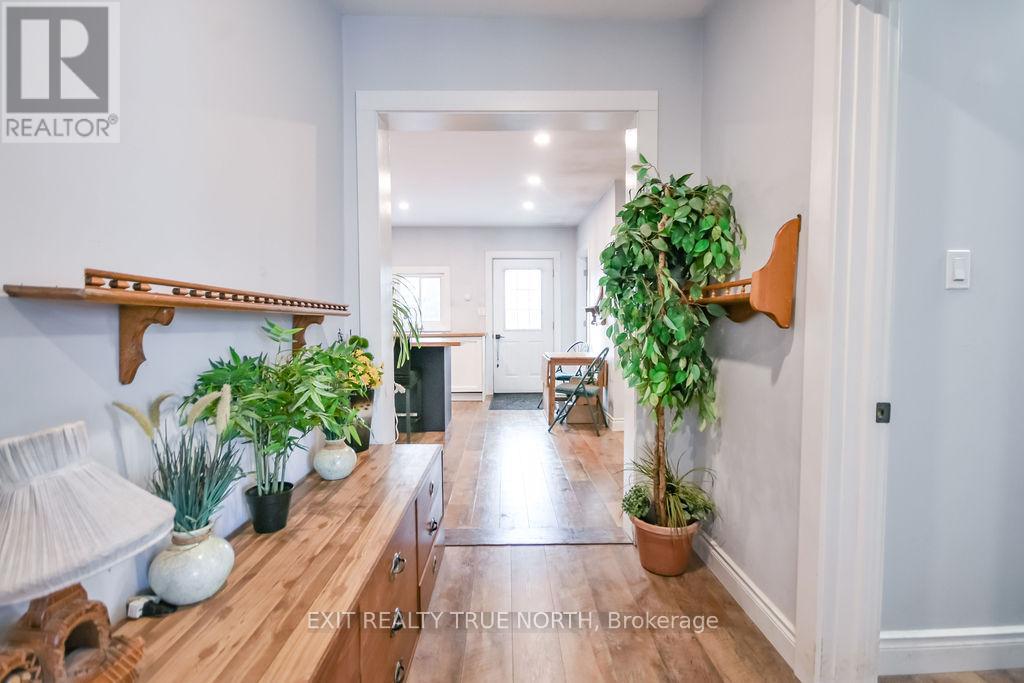 125 QUEEN STREET W - 6
