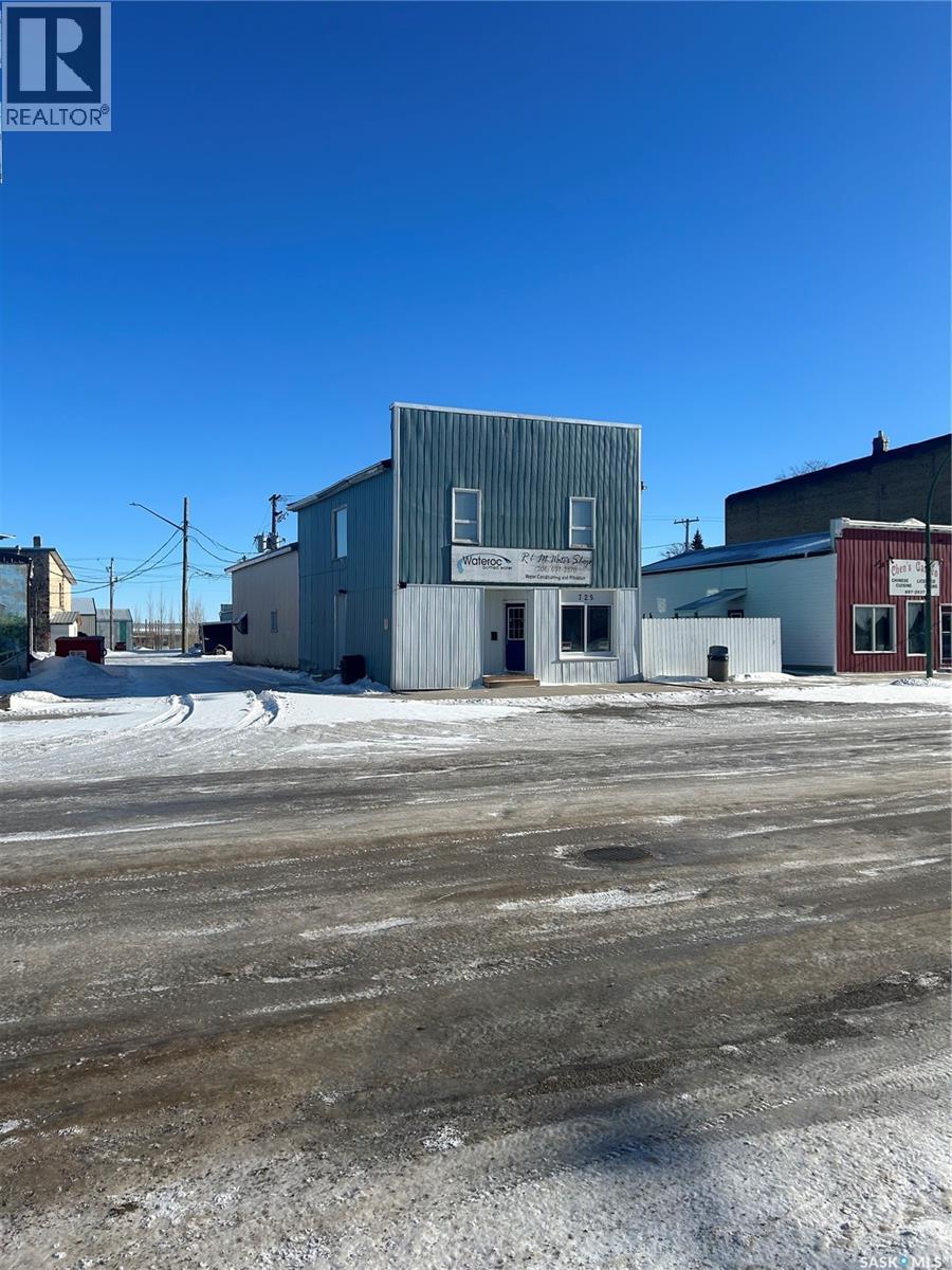 725 Desmond STREET, Grenfell — photo 2