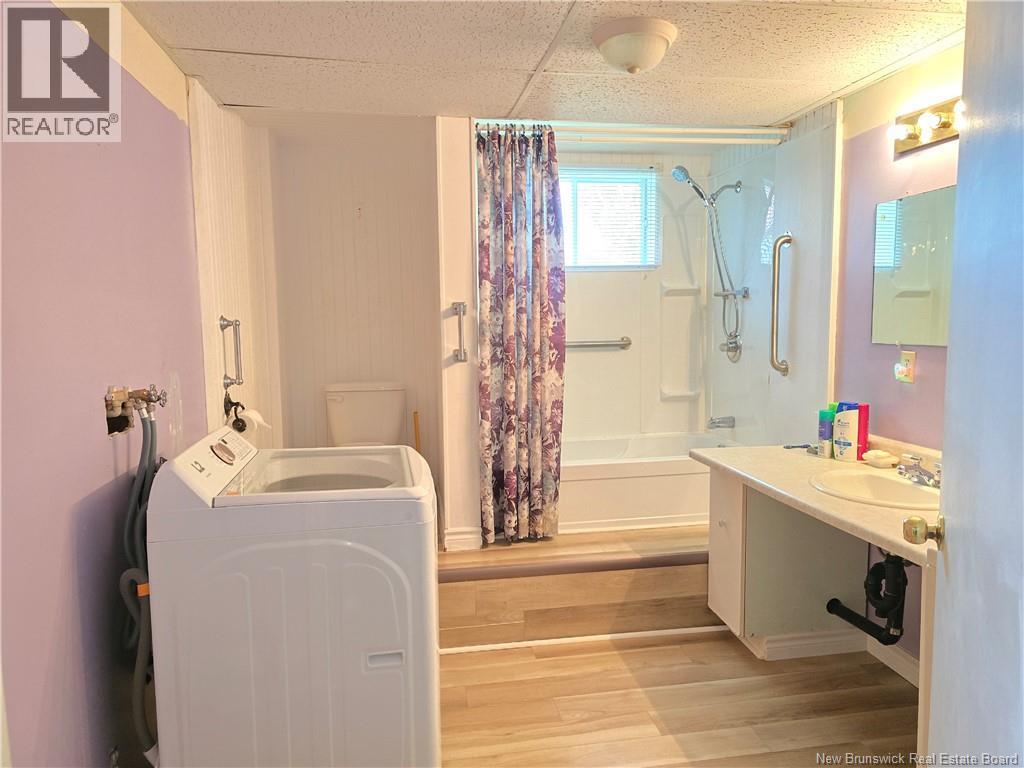 1063 Tower Hill - Image 32