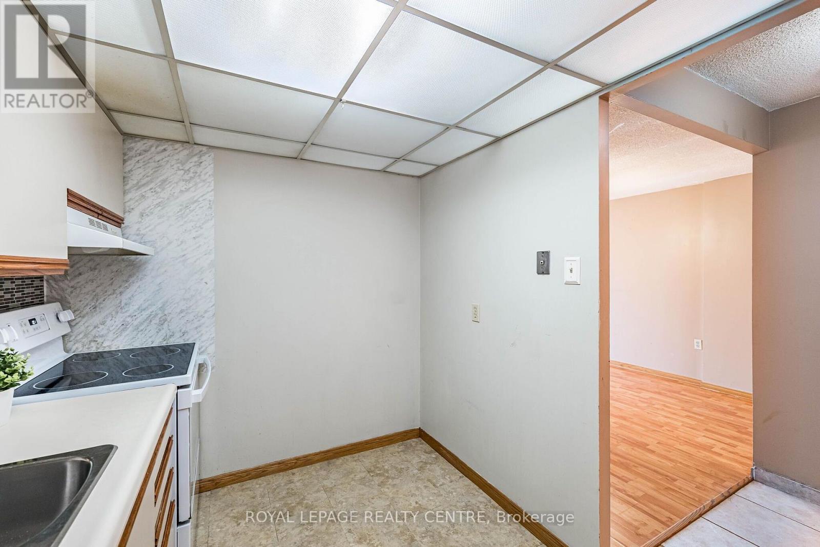 #807 25 FAIRVIEW ROAD W - 19
