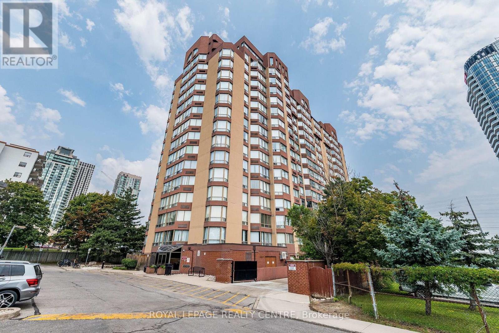 807 - 25 FAIRVIEW ROAD W