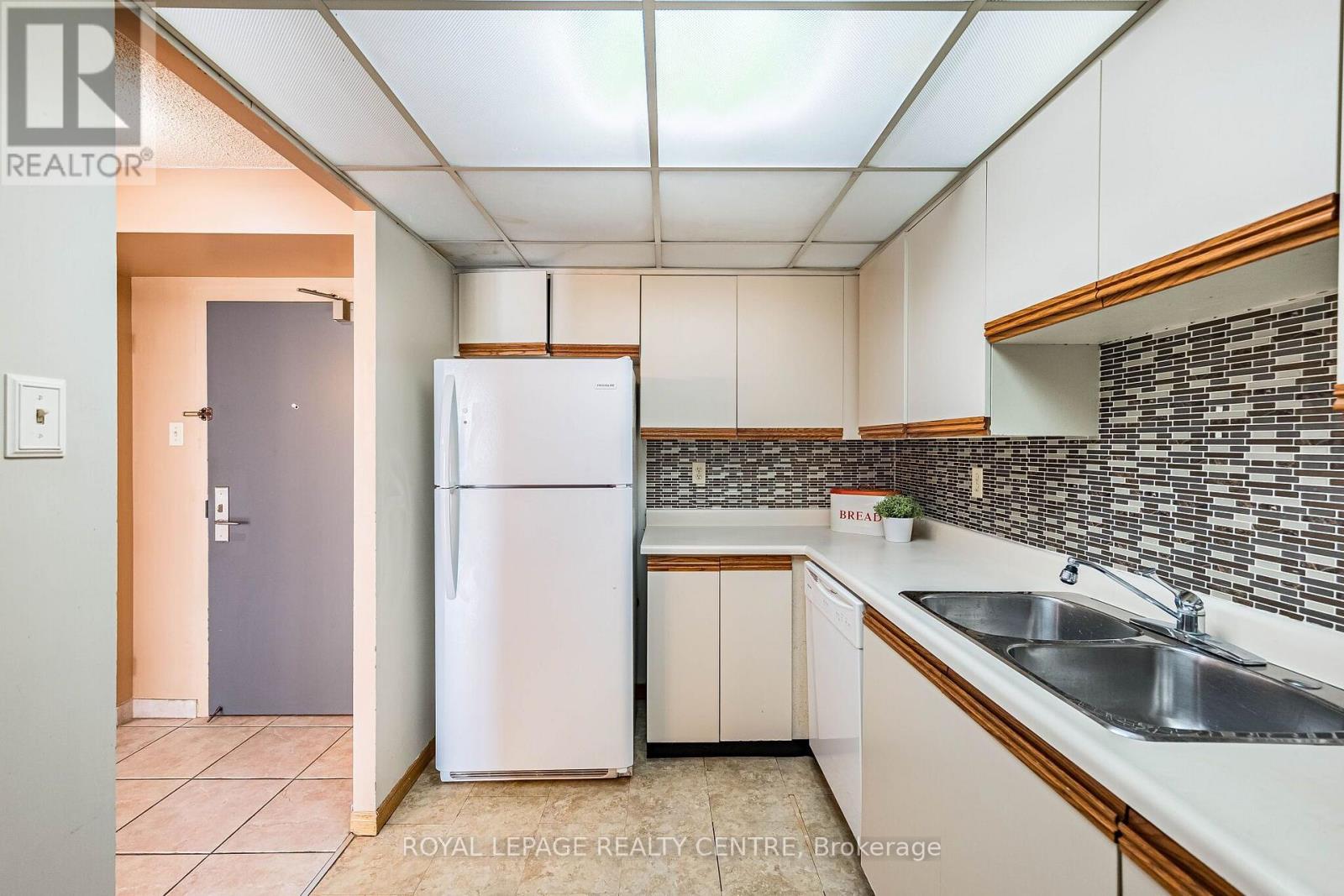 #807 25 FAIRVIEW ROAD W - 18