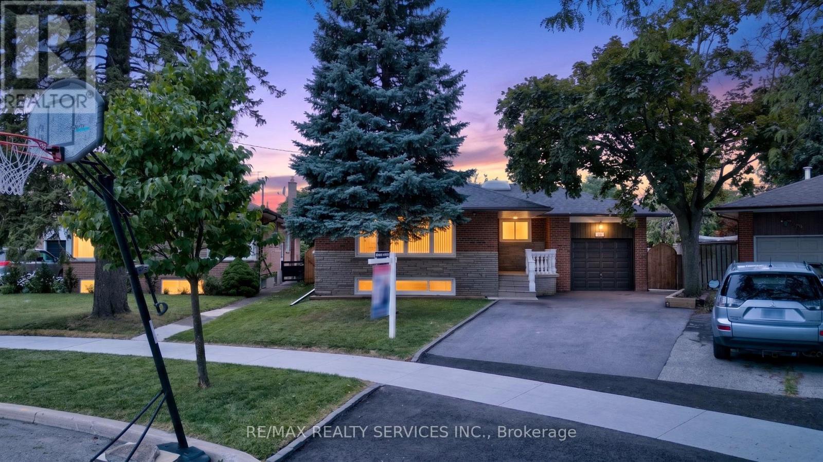 18 SPENCELY COURT - 1