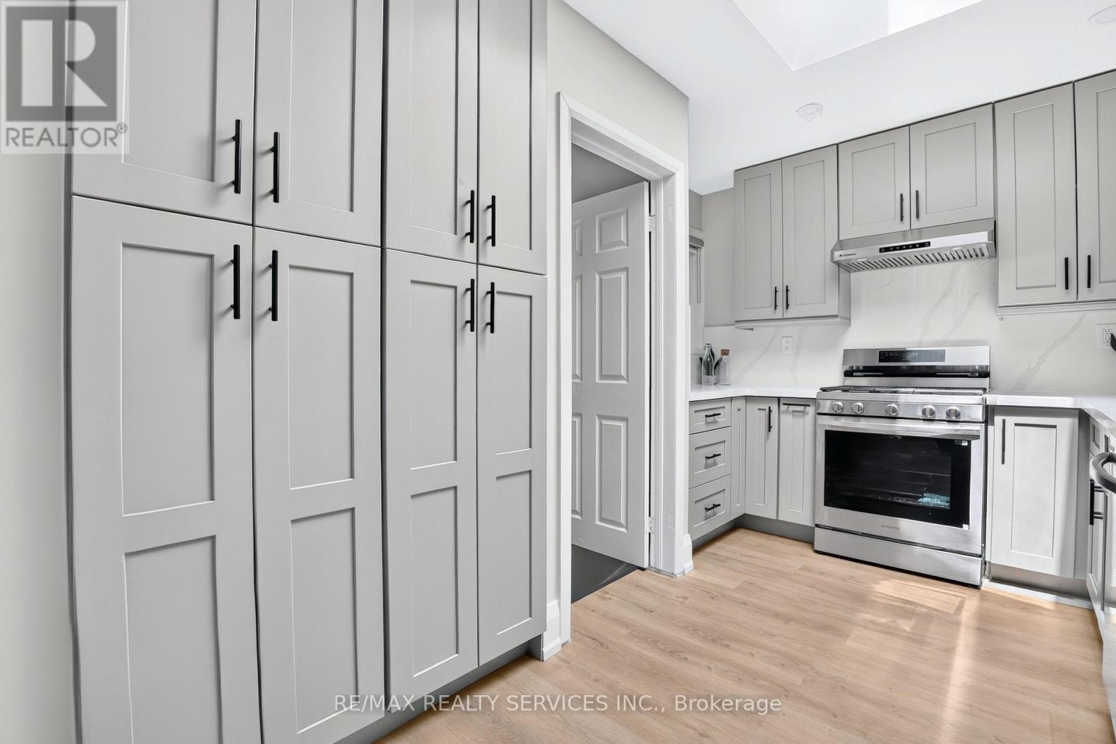 18 SPENCELY COURT - 16