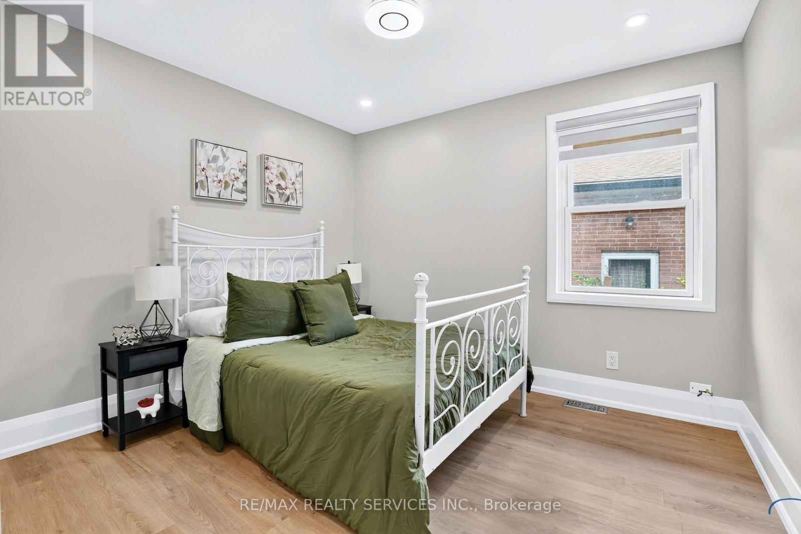 18 SPENCELY COURT - 20