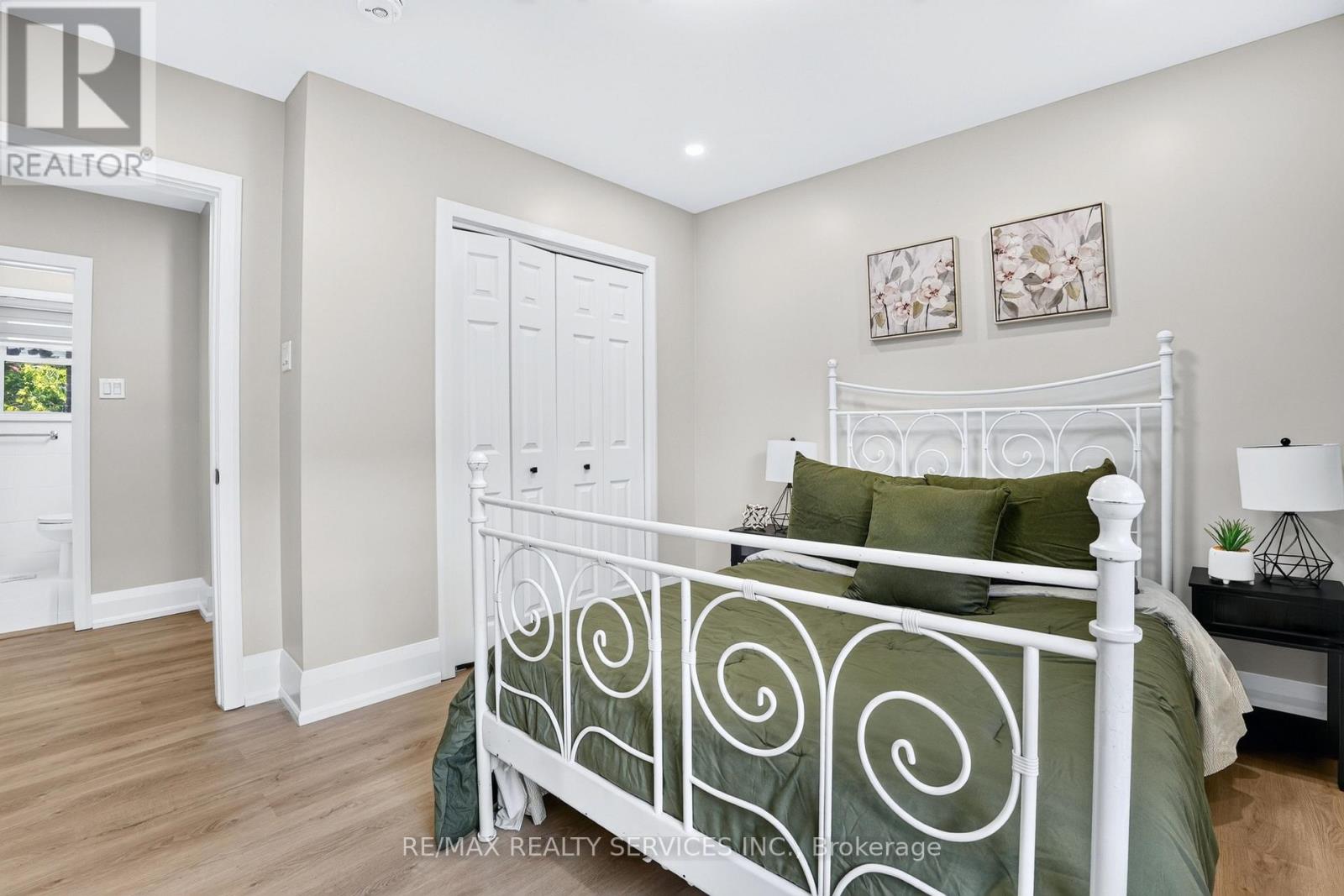 18 SPENCELY COURT - 21