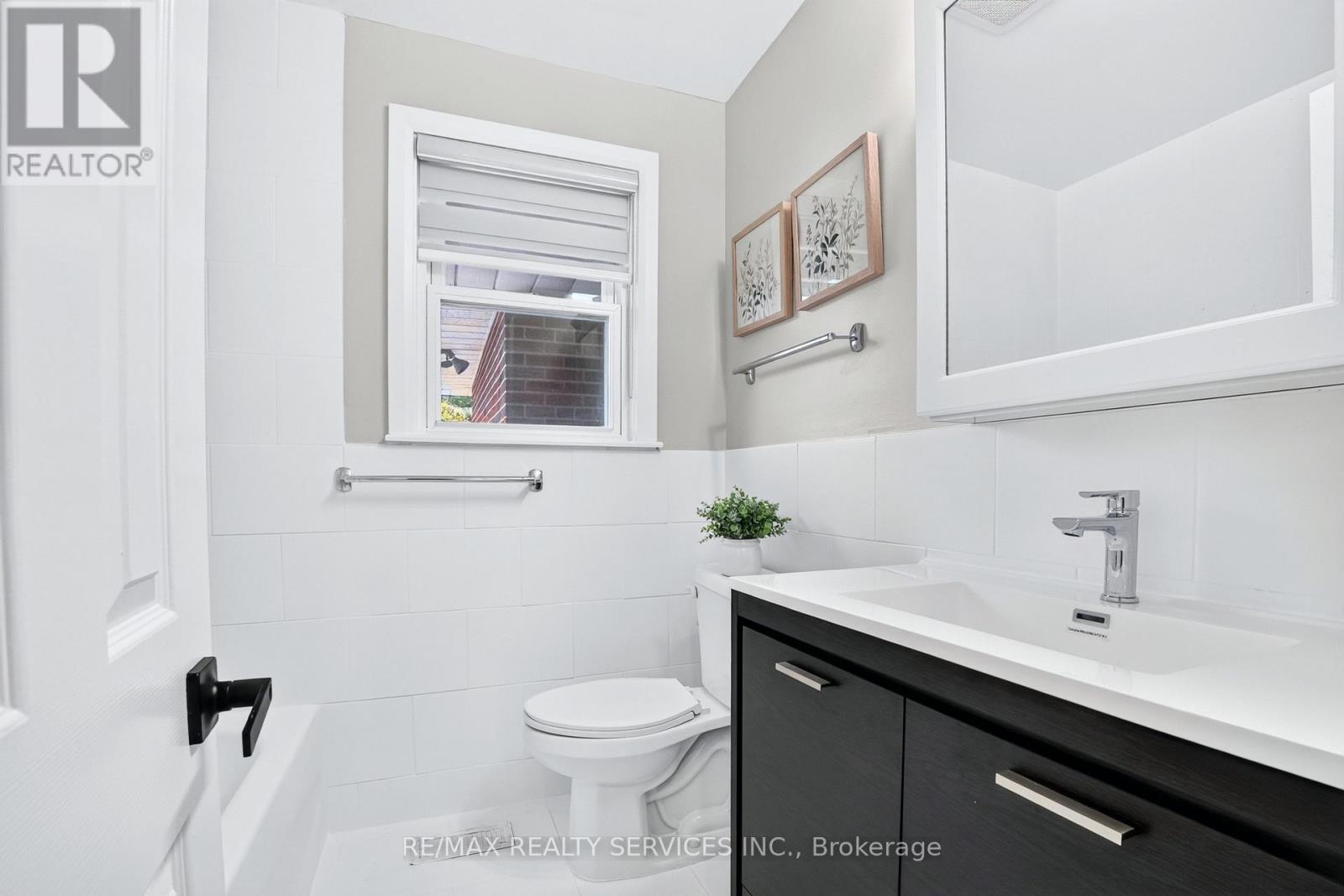 18 SPENCELY COURT - 22