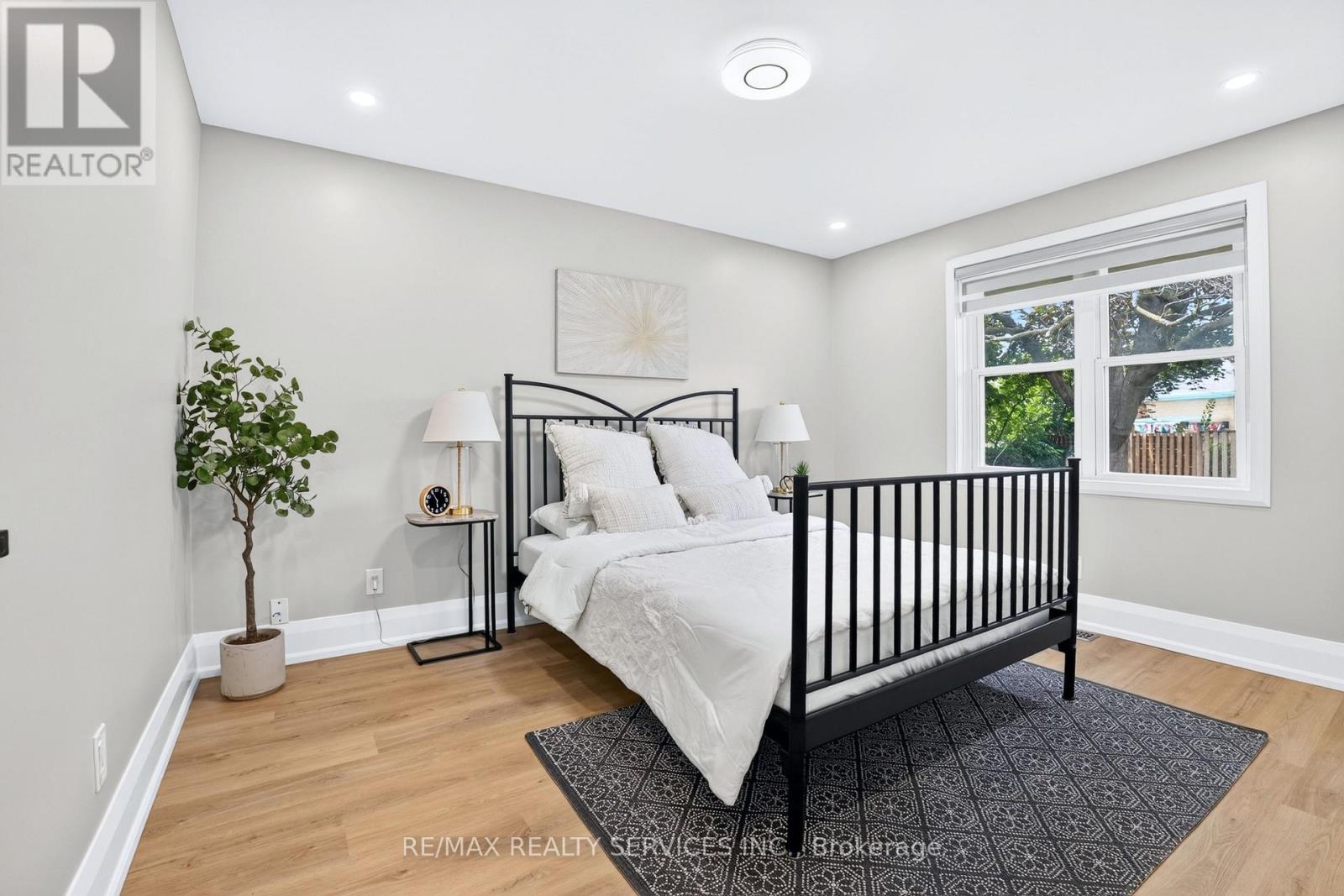 18 SPENCELY COURT - 25