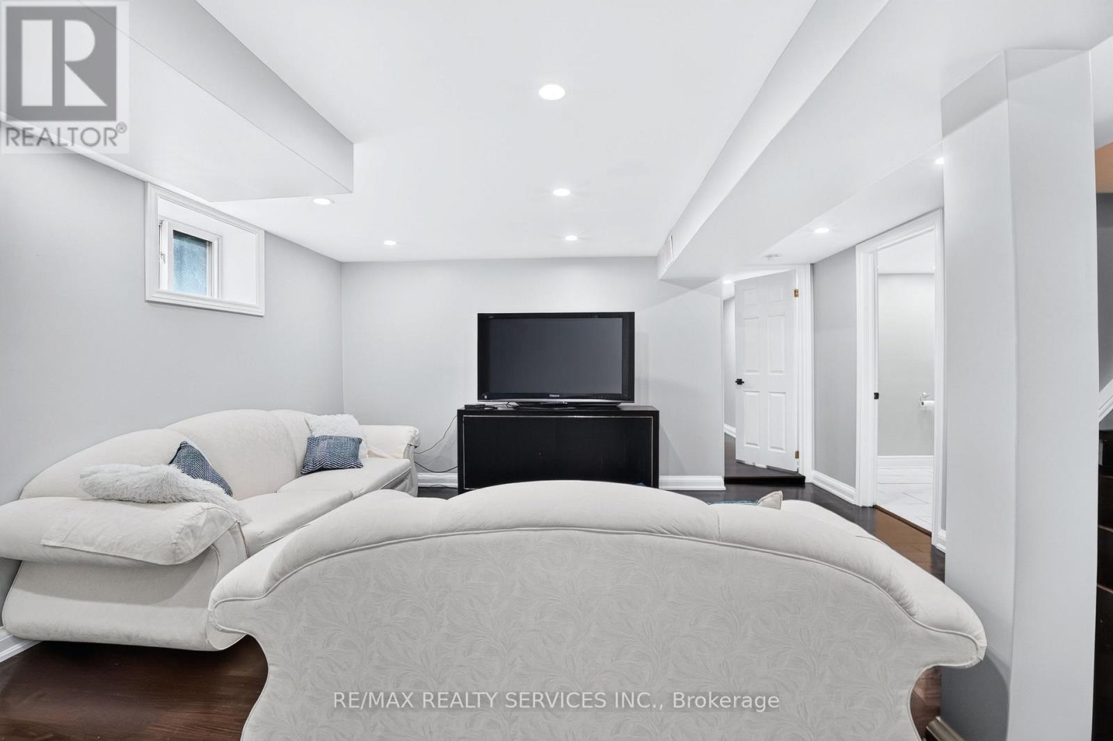 18 SPENCELY COURT - 31