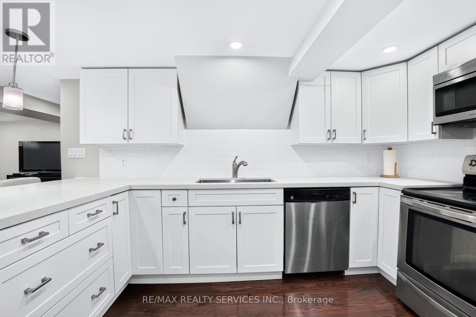 18 SPENCELY COURT - 35