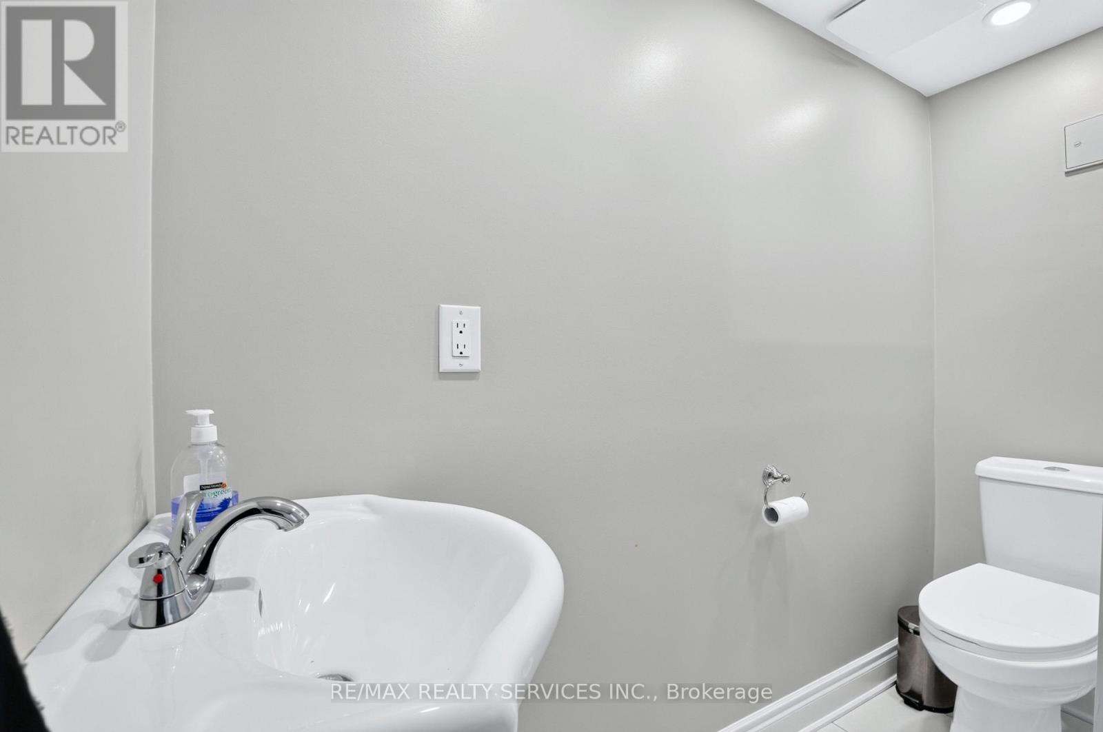 18 SPENCELY COURT - 38