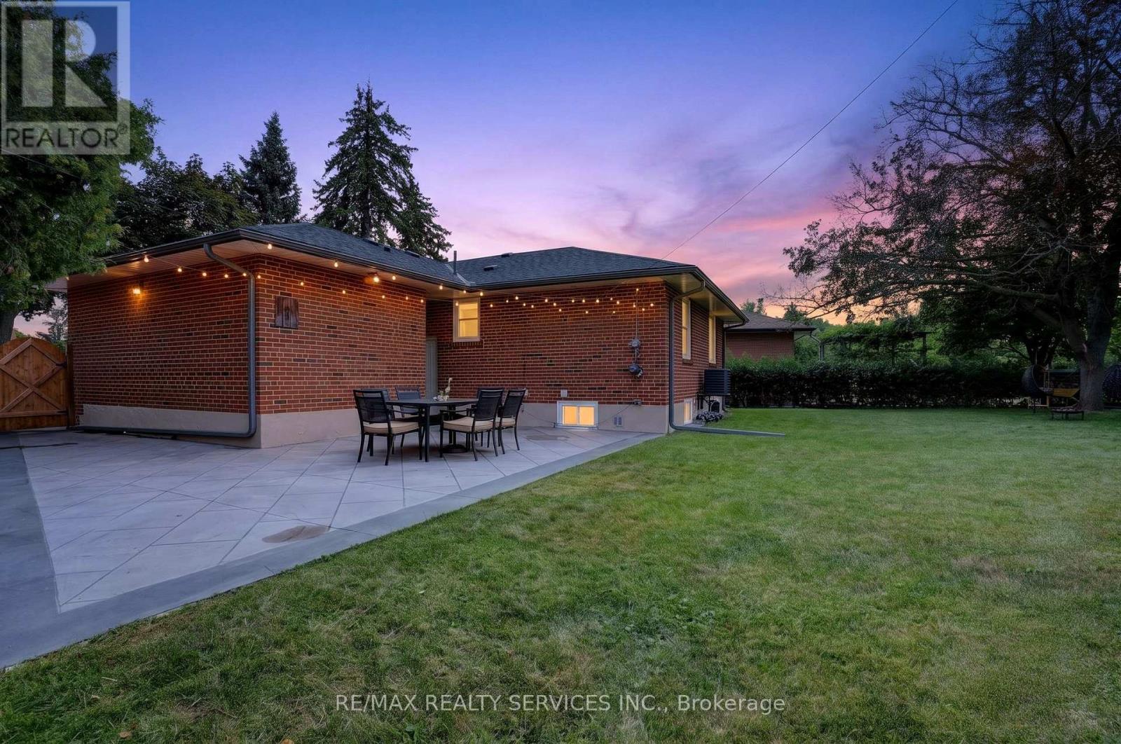 18 SPENCELY COURT - 44