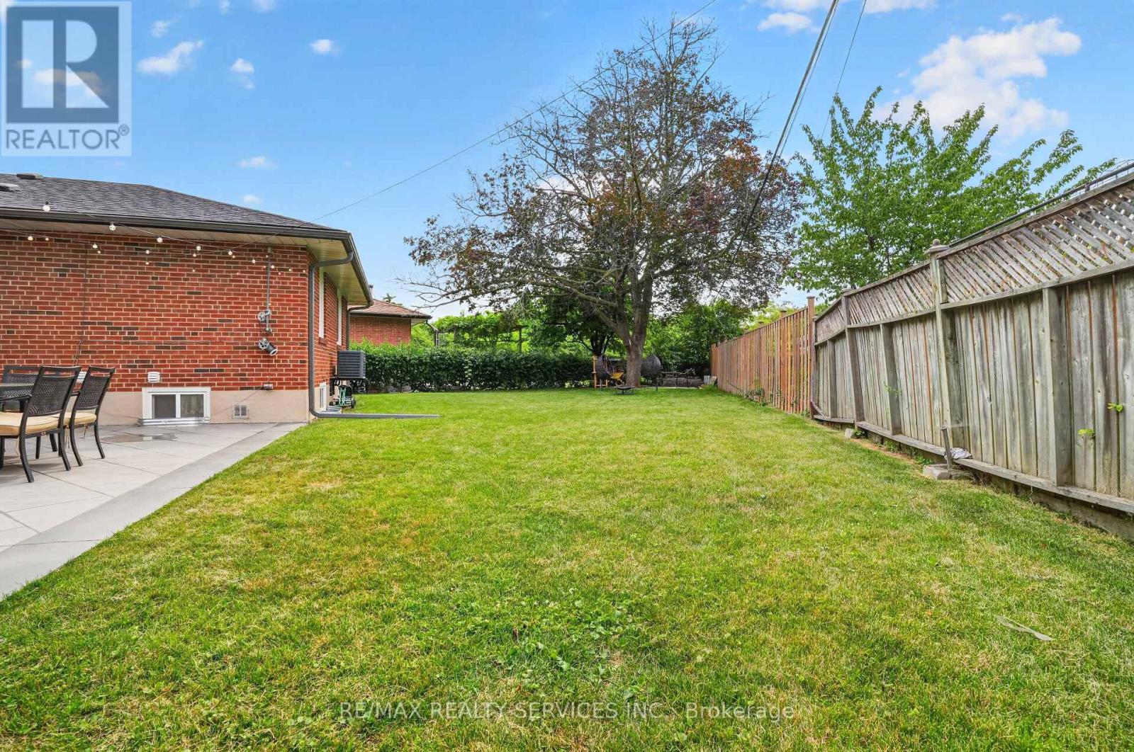 18 SPENCELY COURT - 45