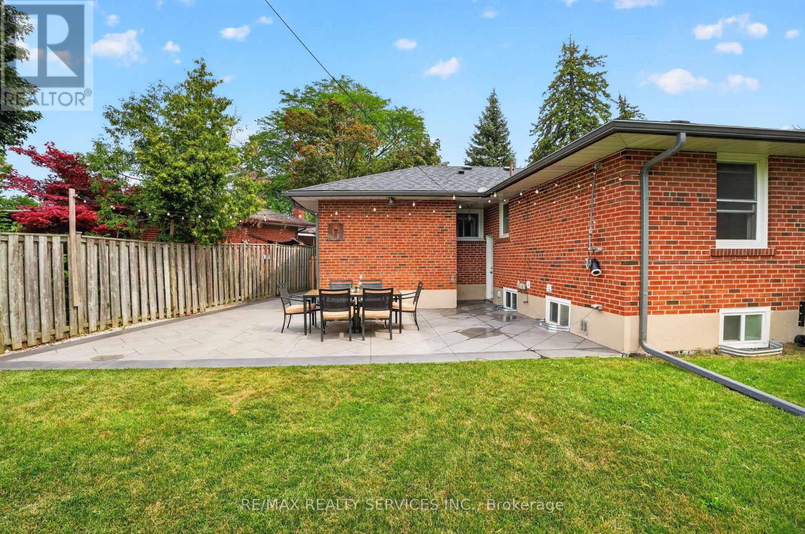 18 SPENCELY COURT - 46