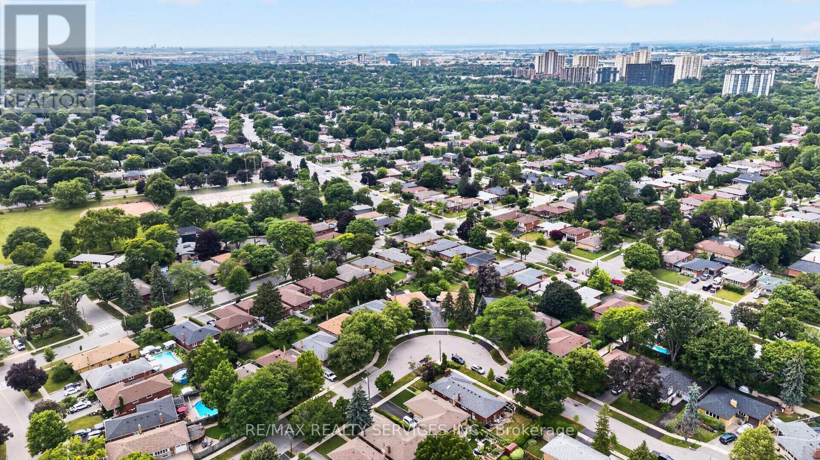18 SPENCELY COURT - 5