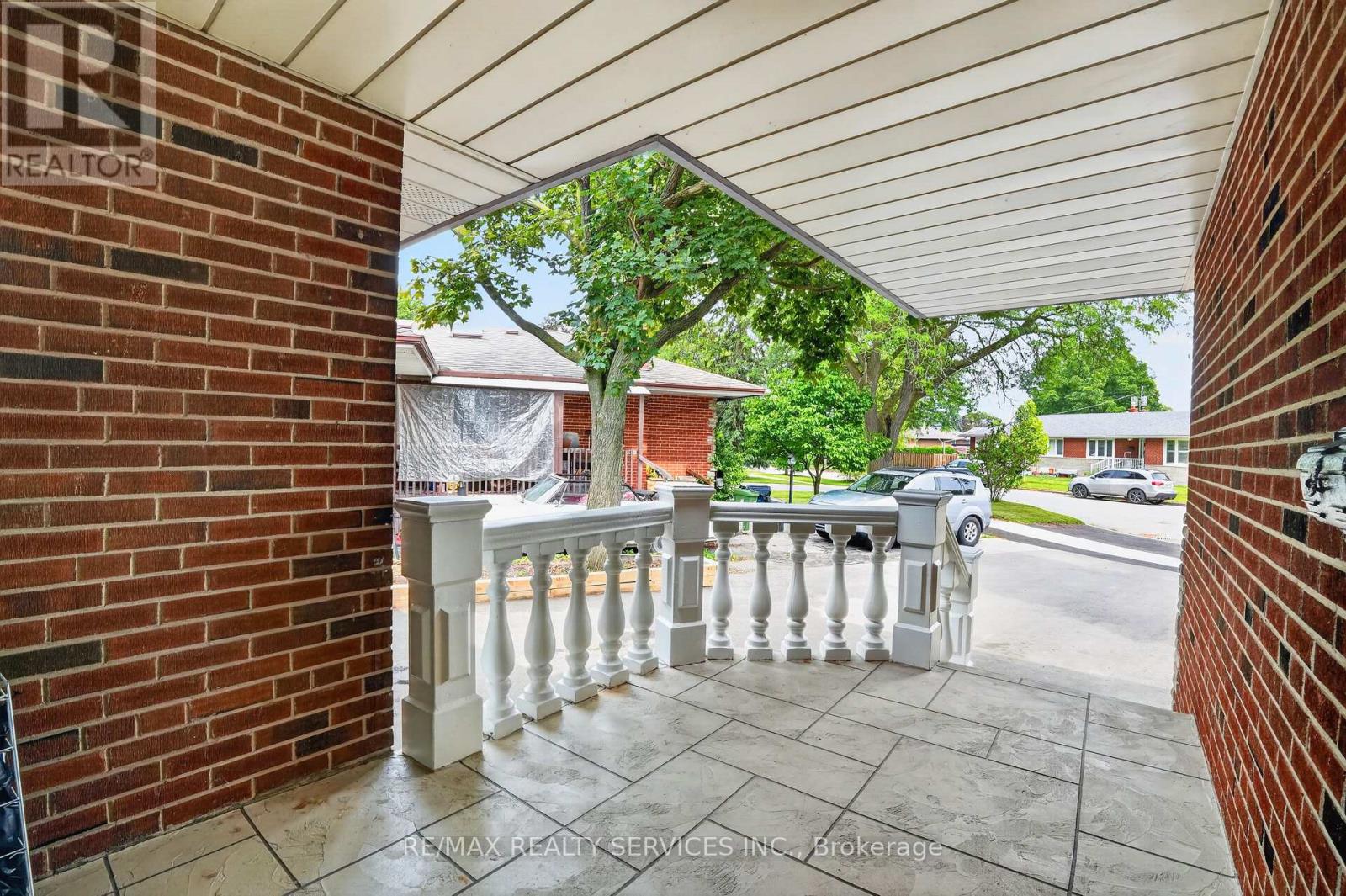 18 SPENCELY COURT - 6