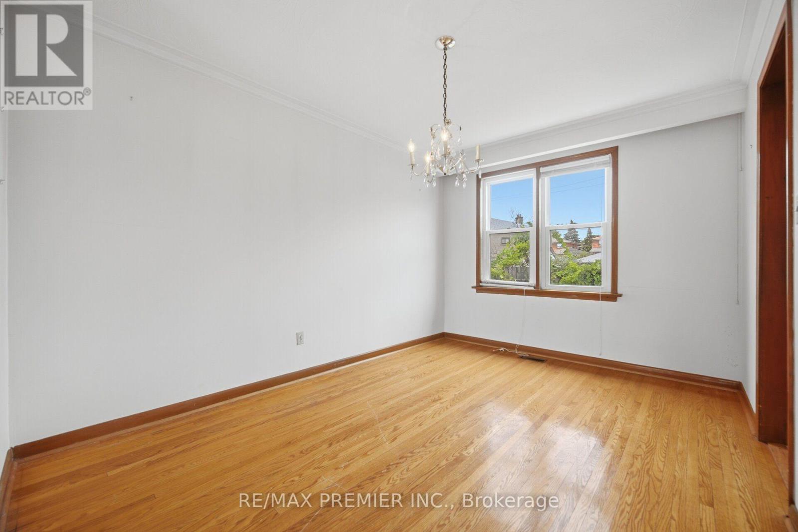 148 GILTSPUR DRIVE - 10